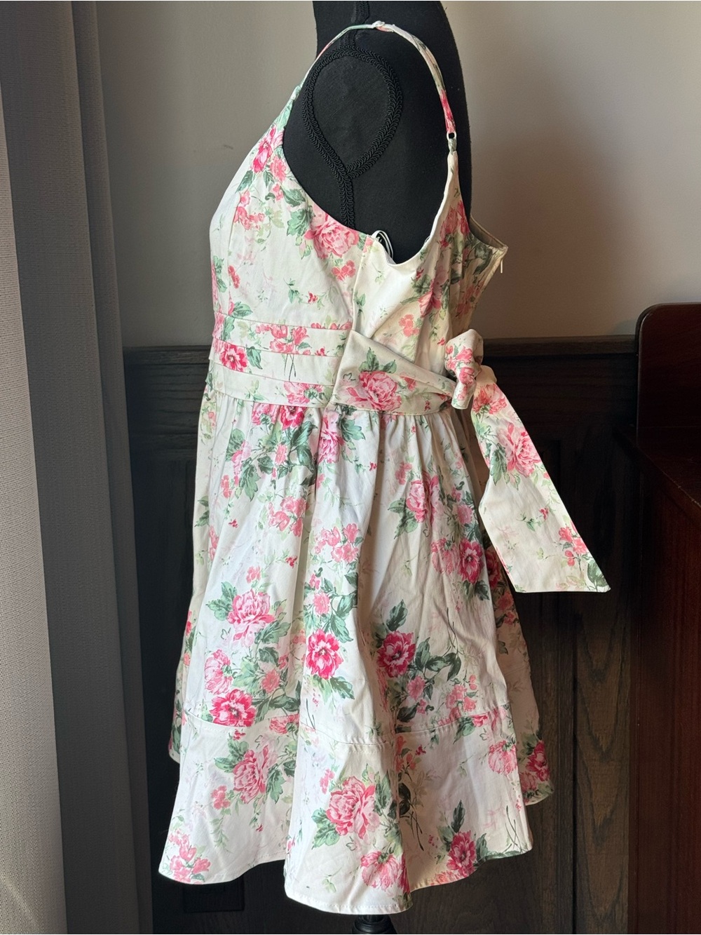 Mi Ami Francesca brand White Floral Dress with Pink and Green Roses Large Euc - Picture 3 of 8